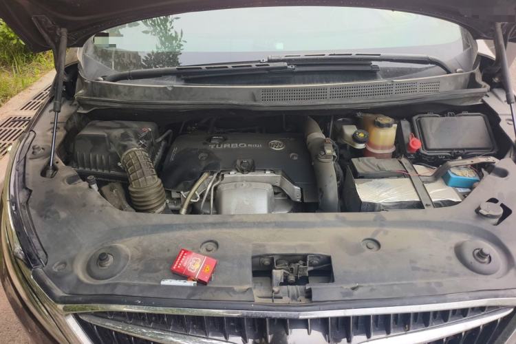 Used Buick GL8 2017 ES 28T Premium Version China V Standard Engine Bay