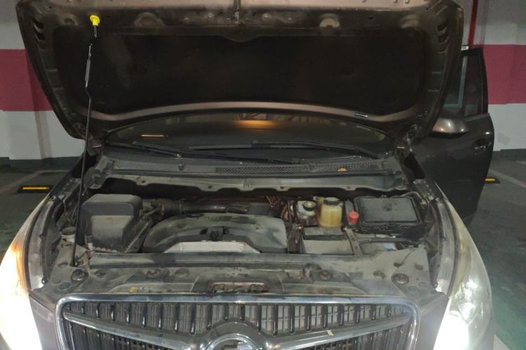 Used Buick GL8 2017 25S Luxury Version China V Standard Engine Bay