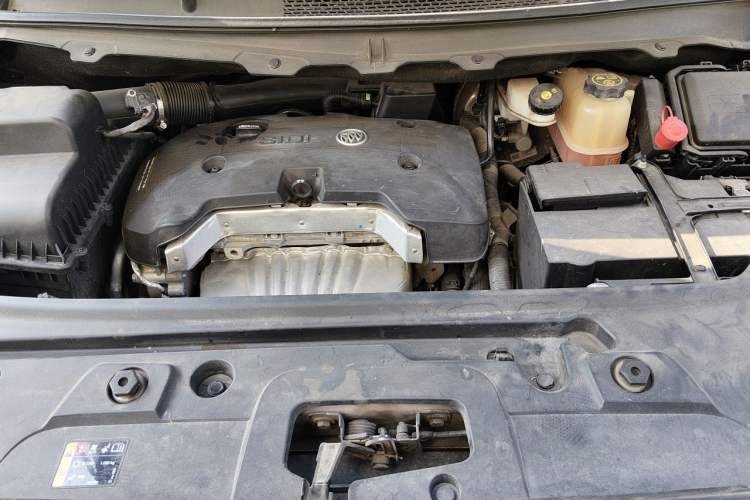 Used Buick GL8 2017 25S Comfort Version China V Standard Engine Bay