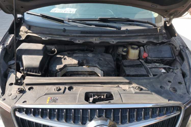 Used Buick GL8 2017 25S Luxury Version China V Standard Engine Bay