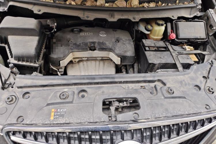 Used Buick GL8 2017 25S Luxury Version China V Standard Engine Bay