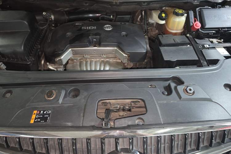 Used Buick GL8 2017 25S Comfort Version China V Standard Engine Bay