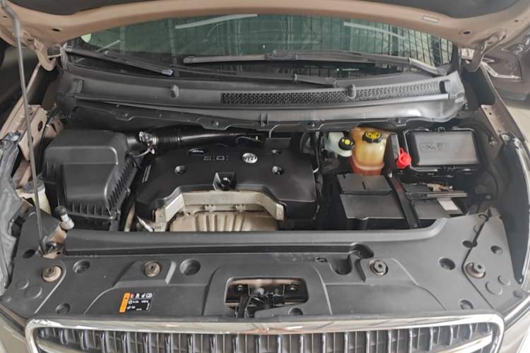 Used Buick GL8 2017 25S Luxury Version China V Standard Engine Bay
