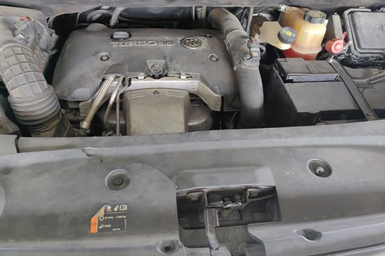 Used Buick GL8 2017 ES 28T Comfort Model China V Standard Engine Bay