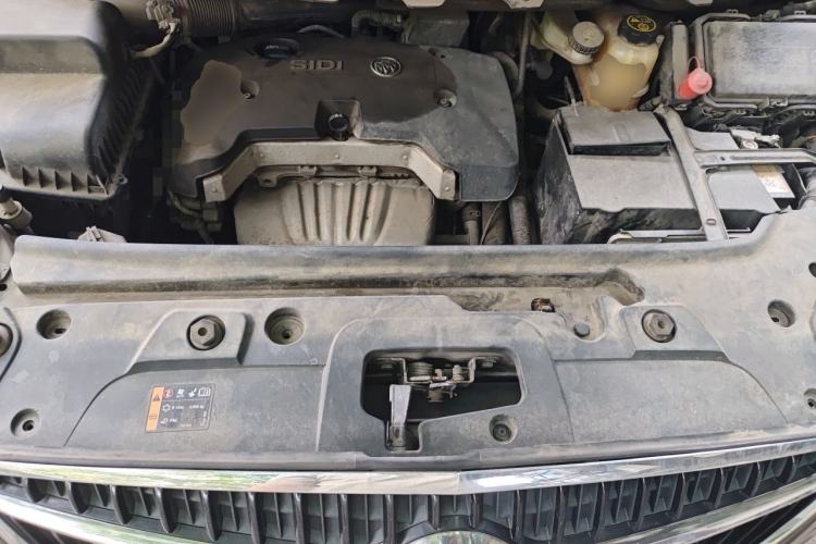 Used Buick GL8 2017 25S Luxury Version China V Standard Engine Bay