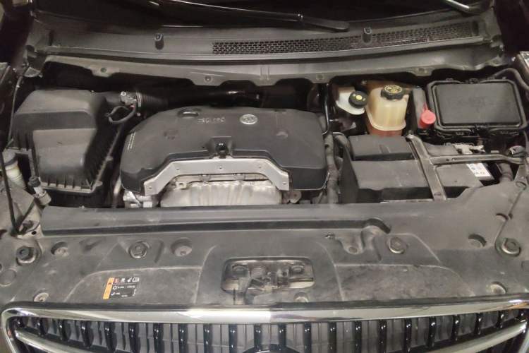 Used Buick GL8 2017 25S Luxury Version China V Standard Engine Bay