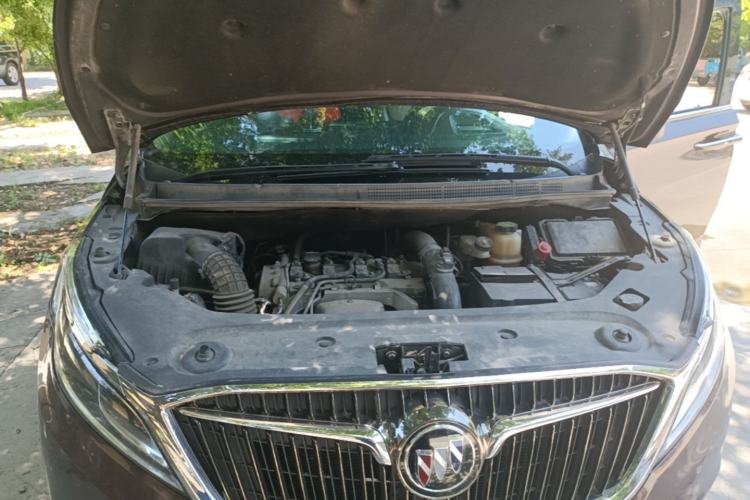 Used Buick GL8 2017 ES 28T Flagship Model China V Standard Engine Bay