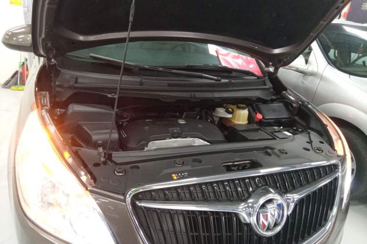 Used Buick GL8 2017 25S Luxury Version China V Standard Engine Bay