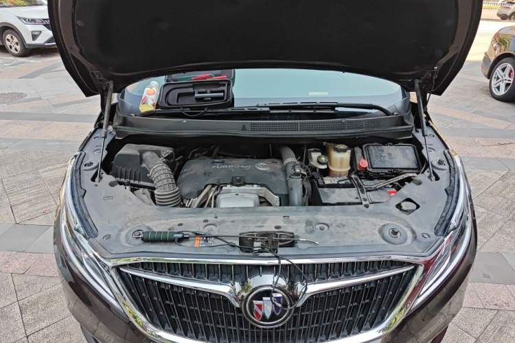 Used Buick GL8 2017 ES 28T Flagship Model China V Standard Engine Bay