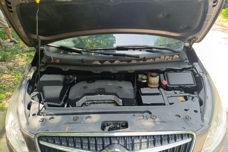 Used Buick GL8 2017 25S Luxury Version China V Standard Engine Bay
