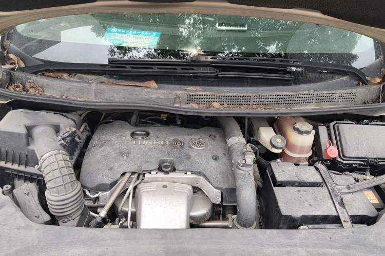 Used Buick GL8 2017 ES 28T Comfort Model China V Standard Engine Bay