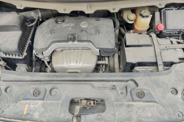 Used Buick GL8 2017 25S Luxury Version China V Standard Engine Bay