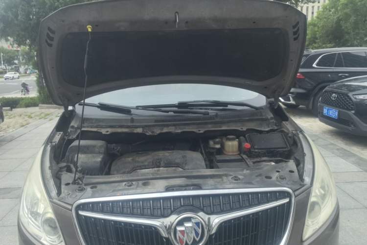 Used Buick GL8 2017 25S Luxury Version China V Standard Engine Bay