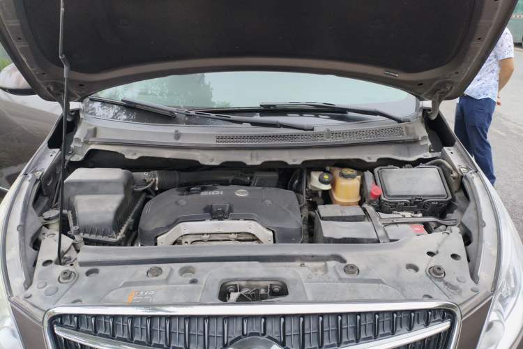 Used Buick GL8 2017 25S Luxury Version China V Standard Engine Bay