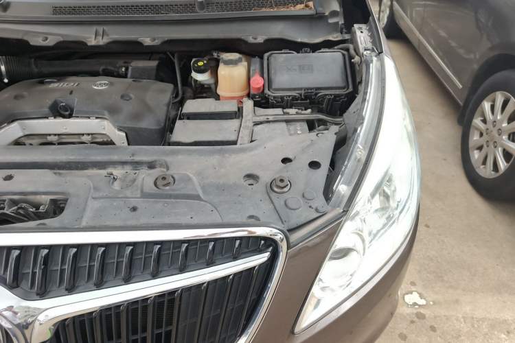 Used Buick GL8 2017 25S Luxury Version China V Standard Engine Bay Left