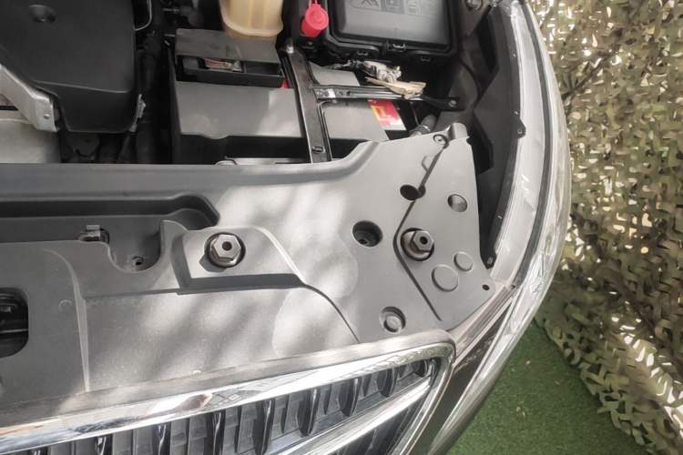 Used Buick GL8 2017 25S Luxury Version China V Standard Engine Bay Left
