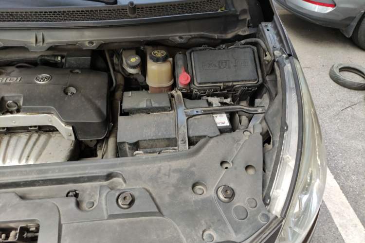 Used Buick GL8 2017 25S Luxury Version China V Standard Engine Bay Left