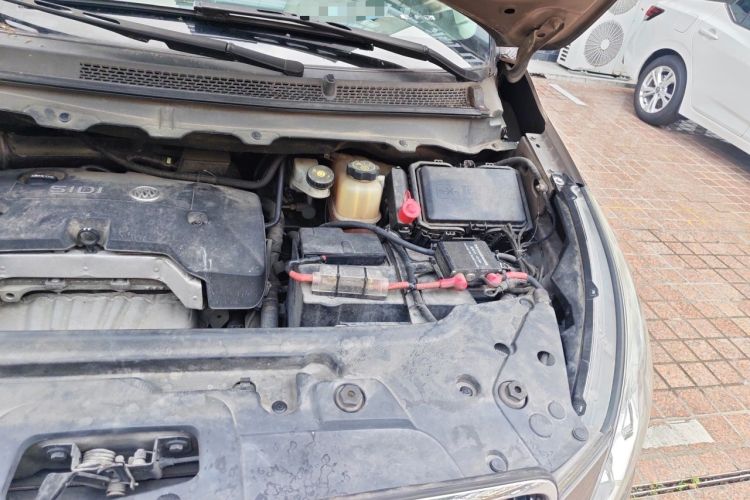 Used Buick GL8 2017 25S Luxury Version China V Standard Engine Bay Left