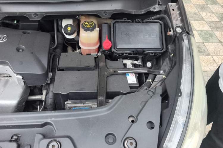 Used Buick GL8 2017 25S Comfort Version China V Standard Engine Bay Left