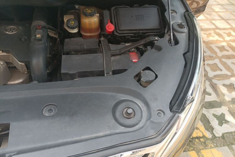 Used Buick GL8 2017 ES 28T Comfort Model China V Standard Engine Bay Left