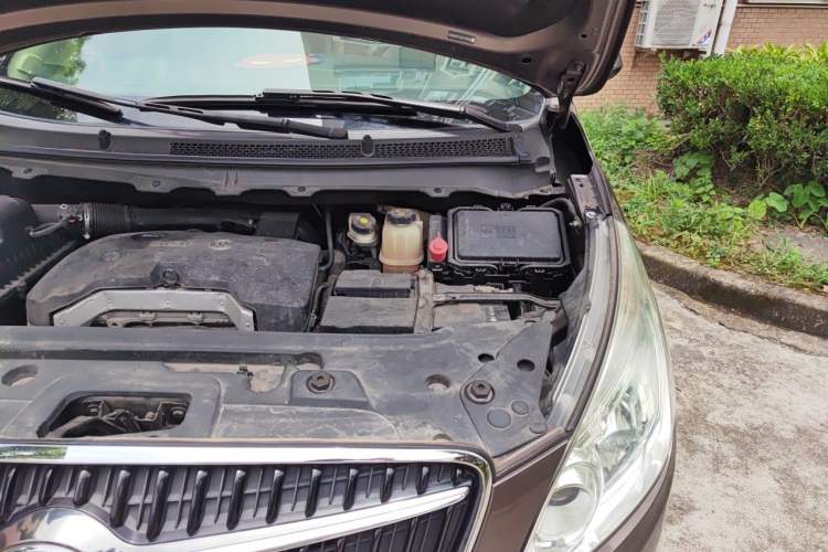 Used Buick GL8 2017 25S Luxury Version China V Standard Engine Bay Left