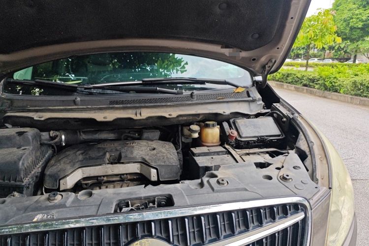Used Buick GL8 2017 25S Luxury Version China V Standard Engine Bay Left