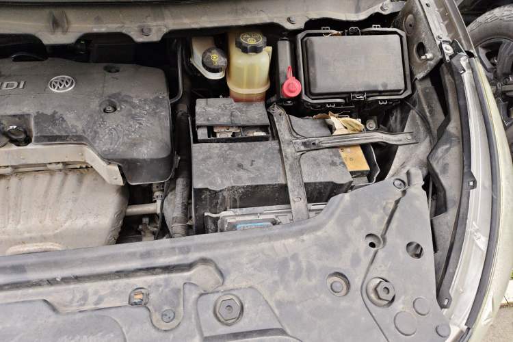 Used Buick GL8 2017 25S Luxury Version China V Standard Engine Bay Left