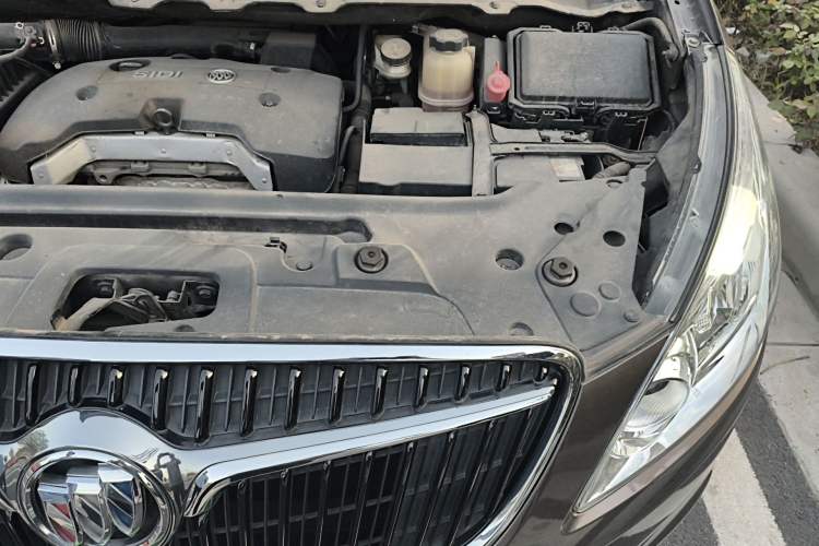Used Buick GL8 2017 25S Comfort Version China V Standard Engine Bay Left
