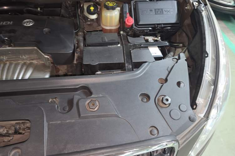 Used Buick GL8 2017 25S Comfort Version China V Standard Engine Bay Left