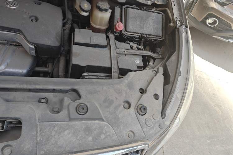 Used Buick GL8 2017 25S Luxury Version China V Standard Engine Bay Left