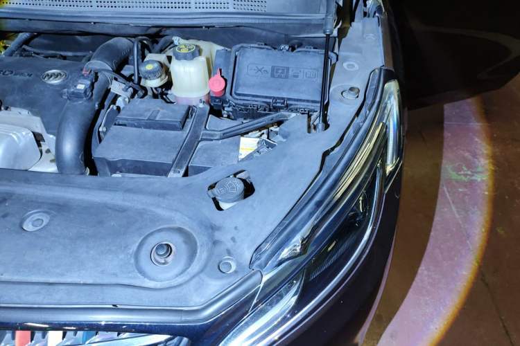 Used Buick GL8 2017 ES 28T Premium Version China V Standard Engine Bay Left
