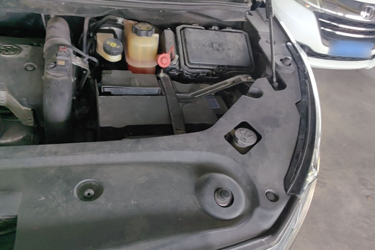 Used Buick GL8 2017 ES 28T Comfort Model China V Standard Engine Bay Left