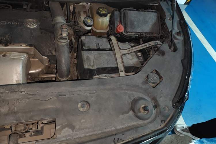 Used Buick GL8 2017 ES 28T Luxury Model China V Standard Engine Bay Left