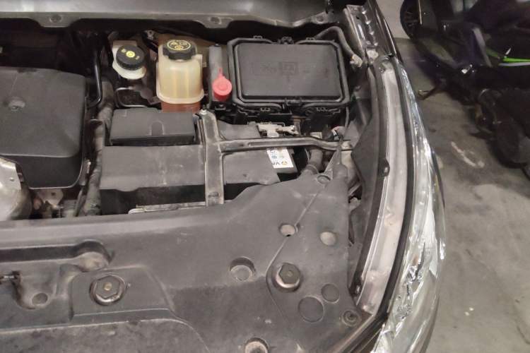 Used Buick GL8 2017 25S Luxury Version China V Standard Engine Bay Left