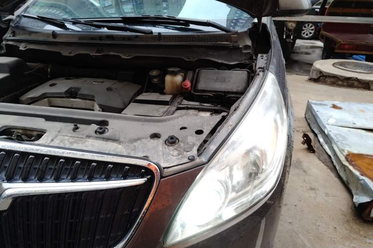 Used Buick GL8 2017 25S Prestige Version China V Standard Engine Bay Left
