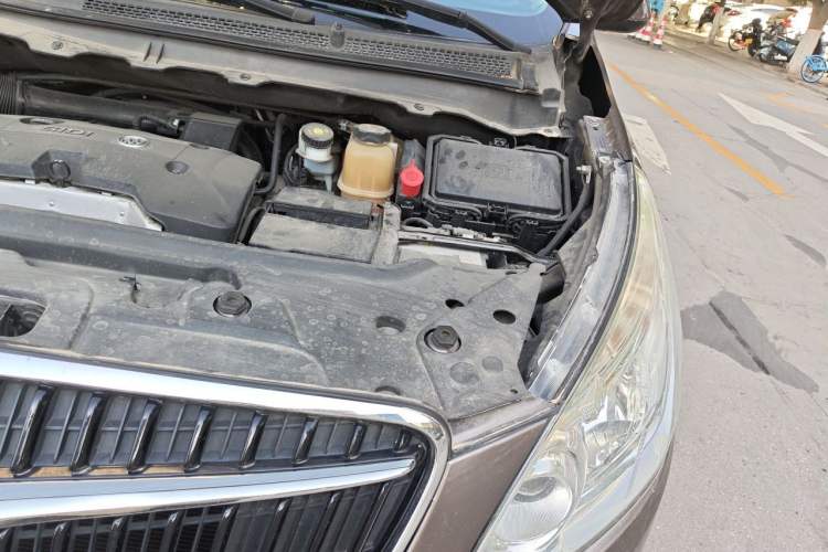 Used Buick GL8 2017 25S Luxury Version China V Standard Engine Bay Left