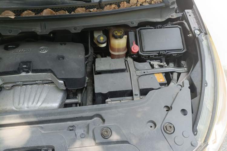 Used Buick GL8 2017 25S Luxury Version China V Standard Engine Bay Left