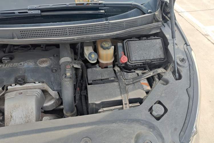 Used Buick GL8 2017 ES 28T Premium Version China V Standard Engine Bay Left