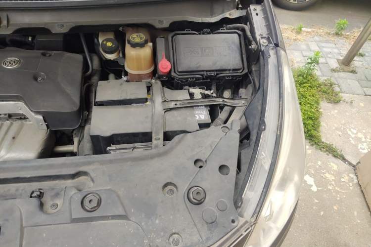 Used Buick GL8 2017 25S Luxury Version China V Standard Engine Bay Left
