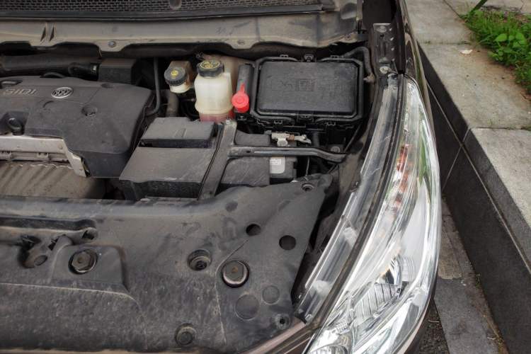 Used Buick GL8 2017 25S Luxury Version China V Standard Engine Bay Left