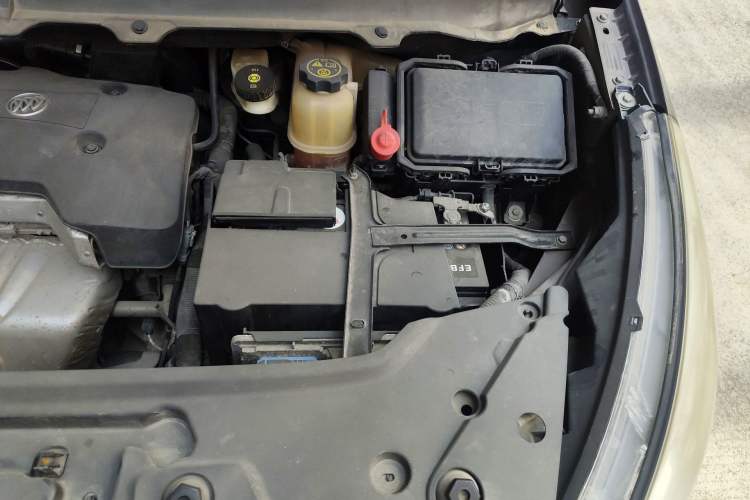 Used Buick GL8 2017 25S Luxury Version China V Standard Engine Bay Left