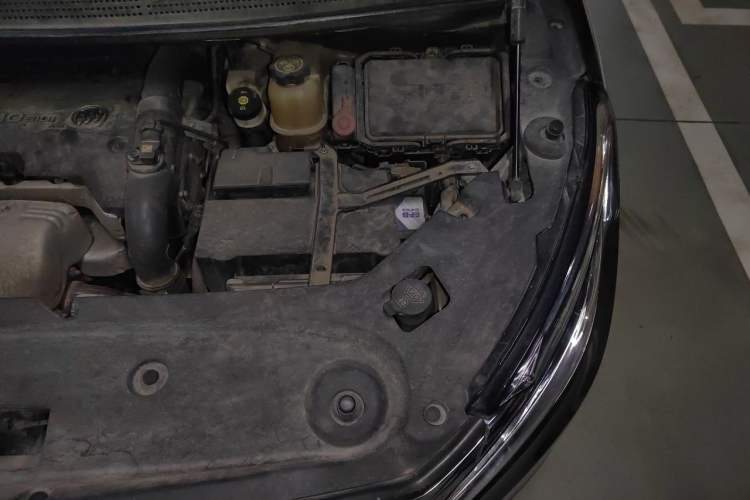 Used Buick GL8 2017 ES 28T Premium Version China V Standard Engine Bay Left