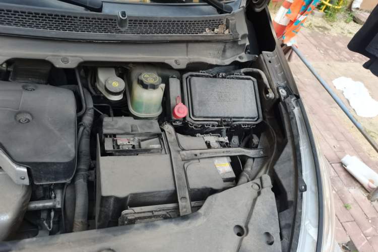 Used Buick GL8 2017 25S Luxury Version China V Standard Engine Bay Left