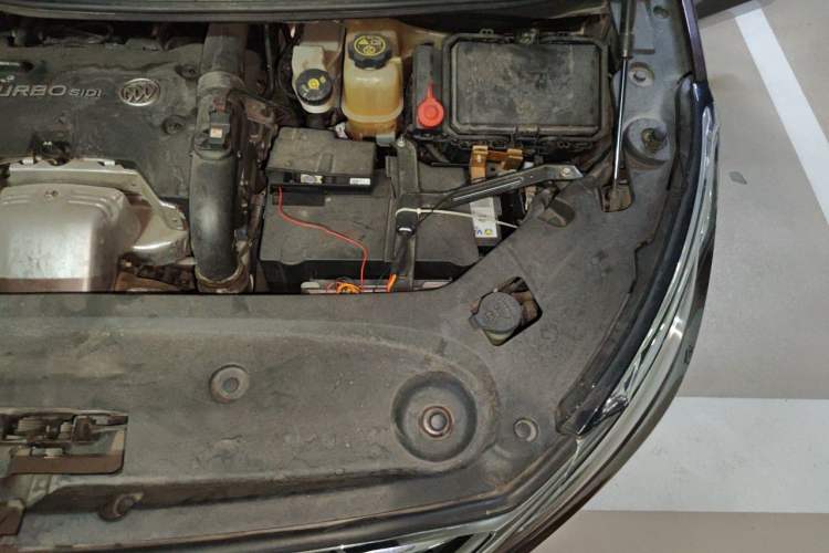 Used Buick GL8 2017 ES 28T Comfort Model China V Standard Engine Bay Left