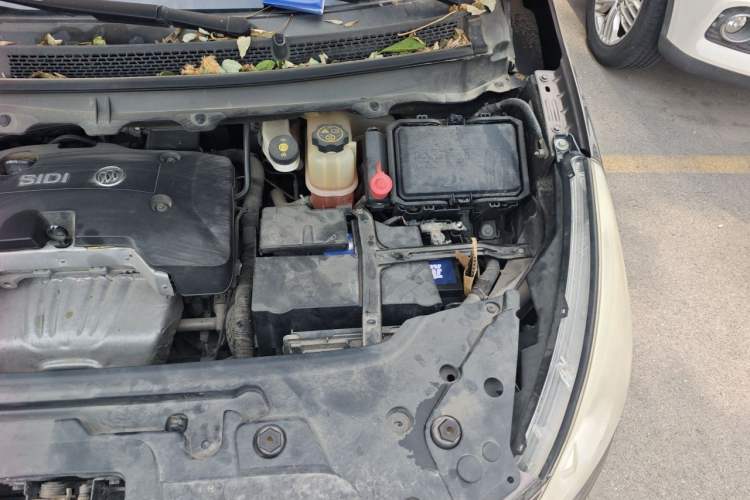 Used Buick GL8 2017 25S Prestige Version China V Standard Engine Bay Left
