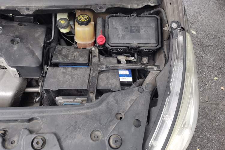 Used Buick GL8 2017 25S Luxury Version China V Standard Engine Bay Left