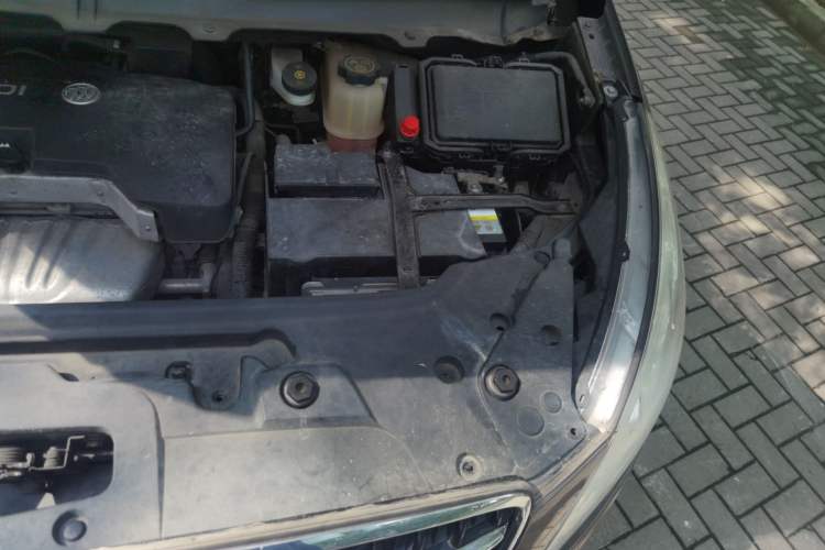 Used Buick GL8 2017 25S Luxury Version China V Standard Engine Bay Left
