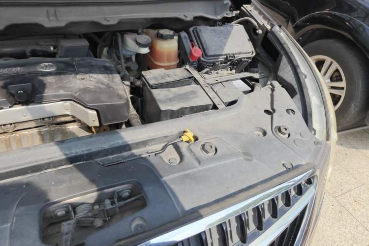 Used Buick GL8 2017 25S Luxury Version China V Standard Engine Bay Left