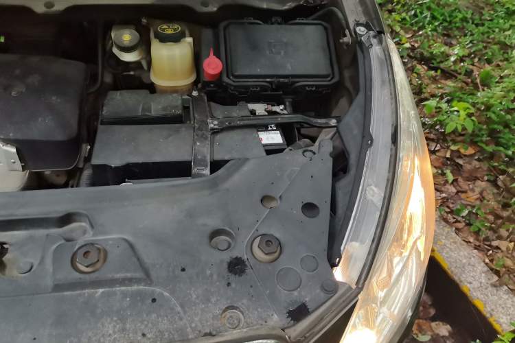 Used Buick GL8 2017 25S Luxury Version China V Standard Engine Bay Left