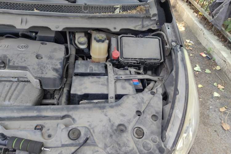 Used Buick GL8 2017 25S Luxury Version China V Standard Engine Bay Left
